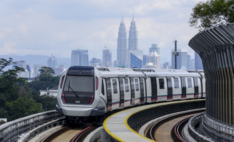 MRT-kuala-lumpur-city-centre-klcc-golden-triangle-malaysia-property-investment-jade-land-properties-hong-kong-real-estate-agent-international-properties-petronas-twin-towers-地鐵-雙子塔-吉隆坡市中心-馬來西亞-物業-翡翠島